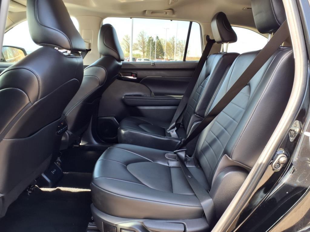 used 2022 Toyota Highlander car, priced at $38,443