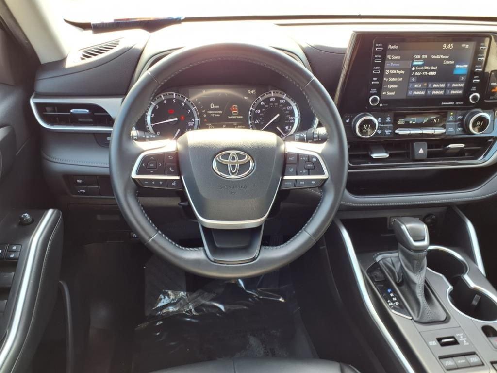 used 2022 Toyota Highlander car, priced at $38,443