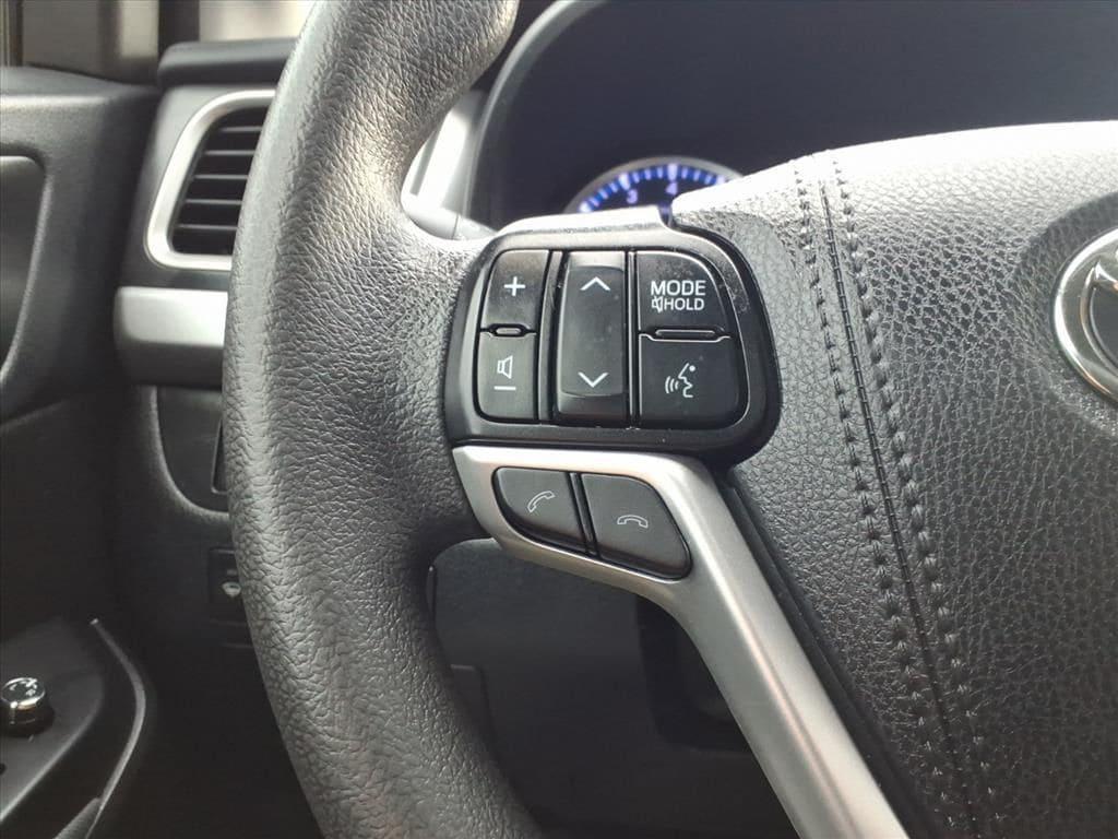 used 2019 Toyota Highlander car, priced at $27,536