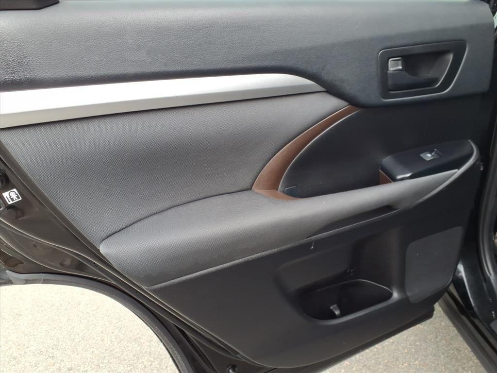 used 2019 Toyota Highlander car, priced at $27,536