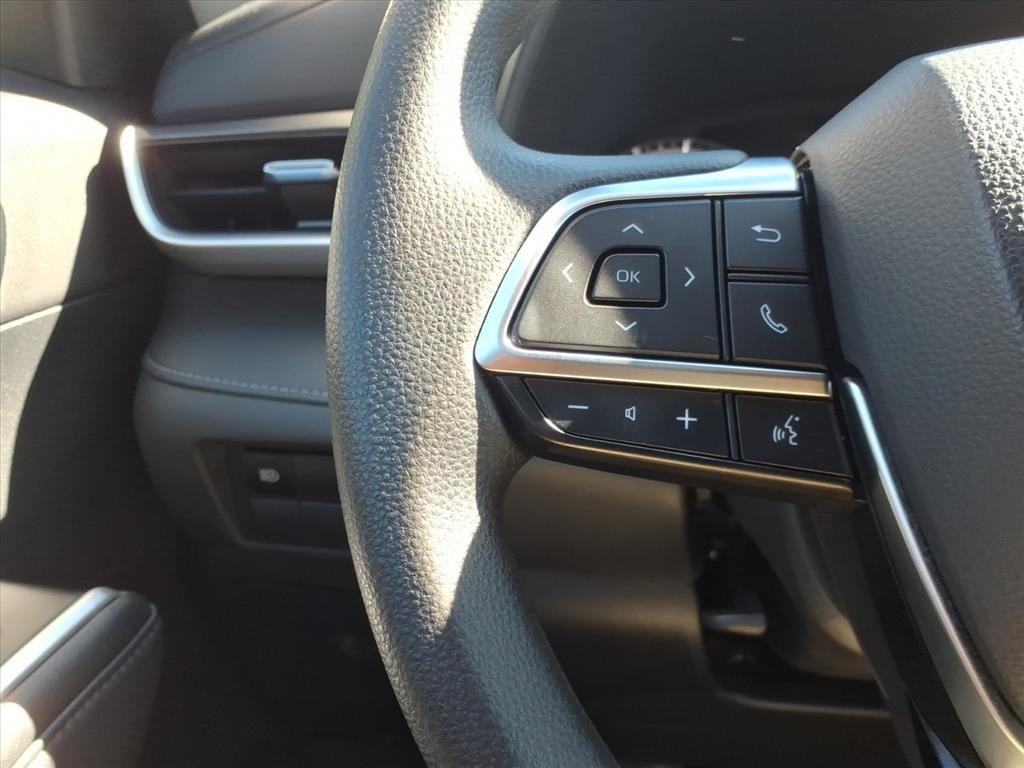used 2021 Toyota Highlander car, priced at $28,357