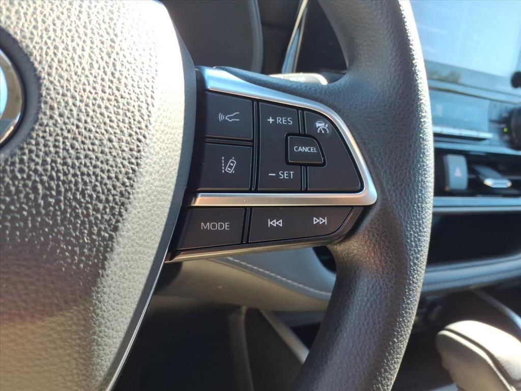 used 2021 Toyota Highlander car, priced at $28,357