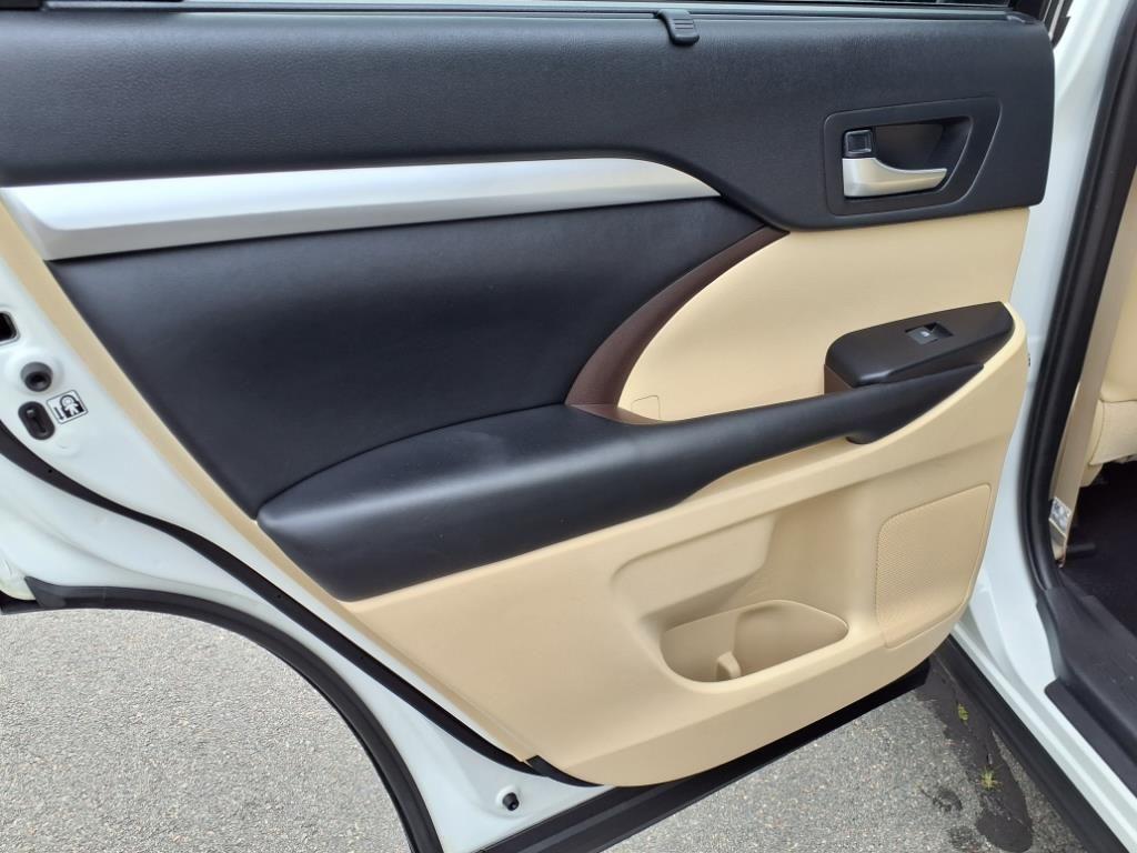 used 2019 Toyota Highlander car, priced at $26,588