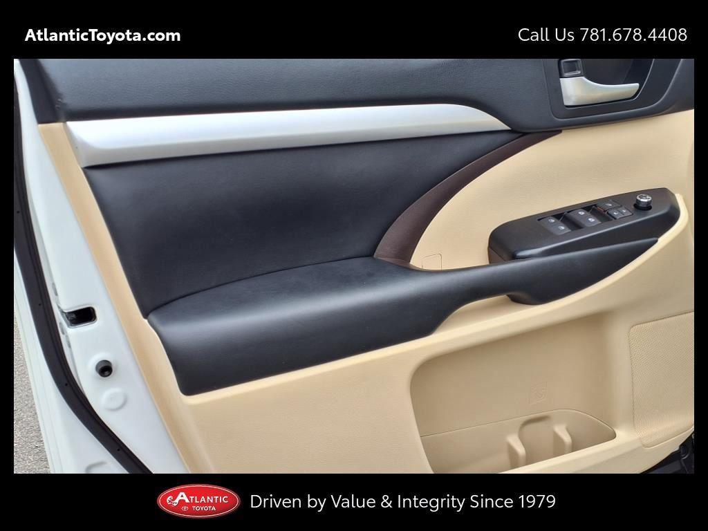 used 2019 Toyota Highlander car, priced at $26,588