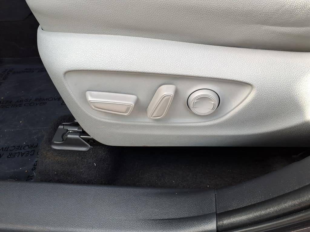 used 2023 Toyota Highlander car, priced at $35,887