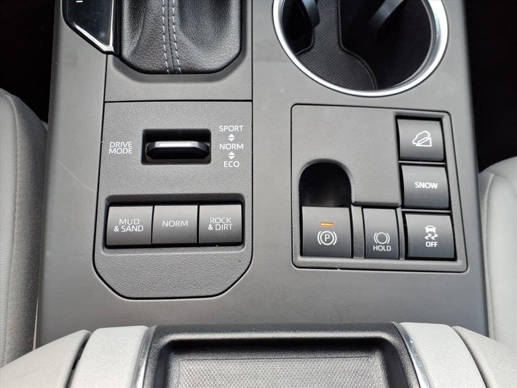 used 2023 Toyota Highlander car, priced at $35,887