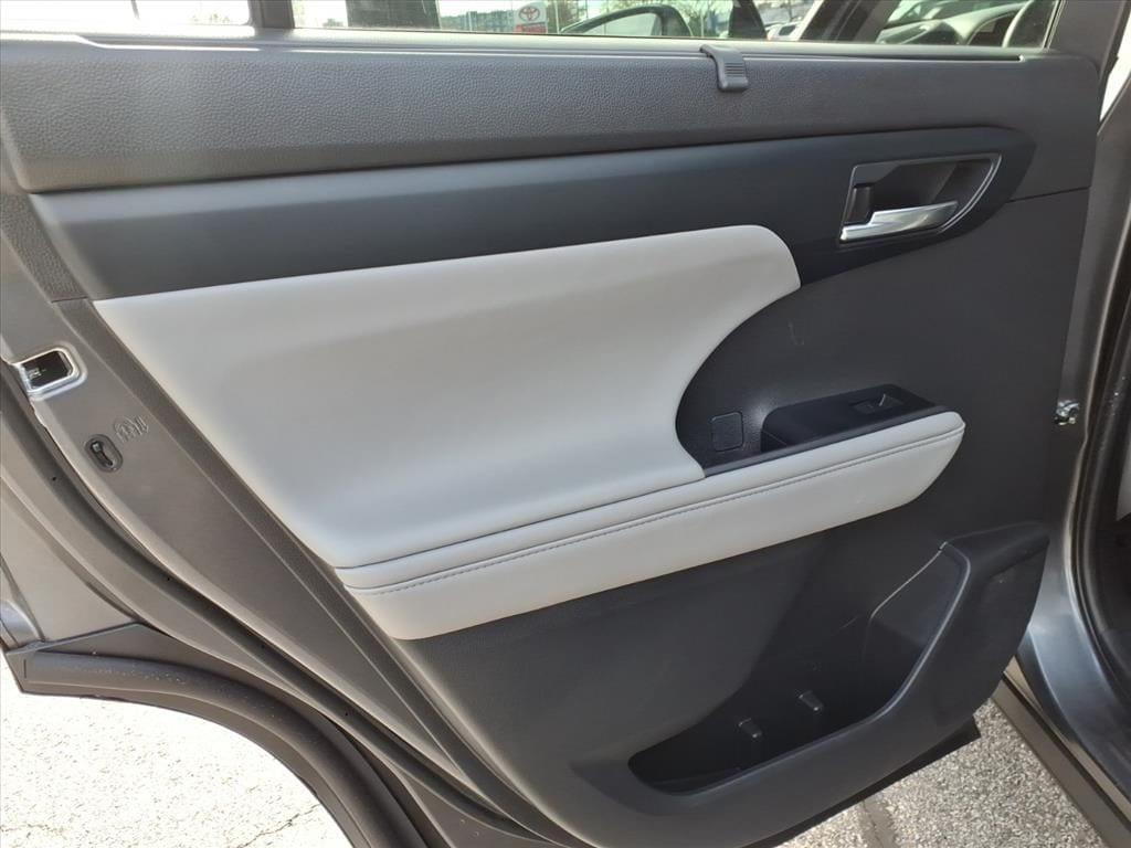 used 2023 Toyota Highlander car, priced at $35,887