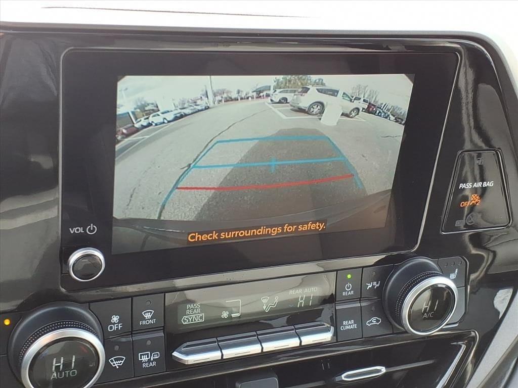 used 2023 Toyota Highlander car, priced at $35,887