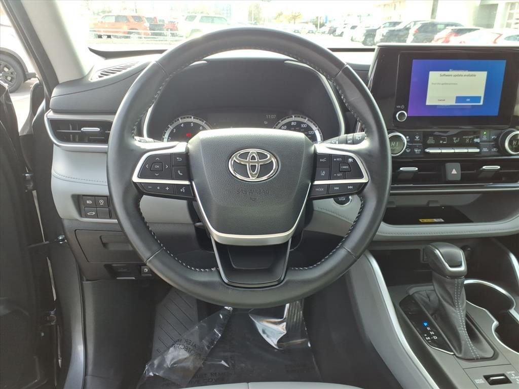 used 2023 Toyota Highlander car, priced at $35,887