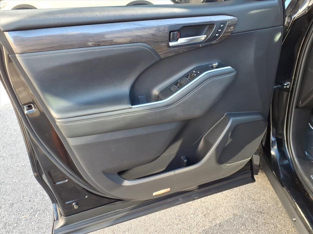 used 2023 Toyota Highlander car, priced at $37,443