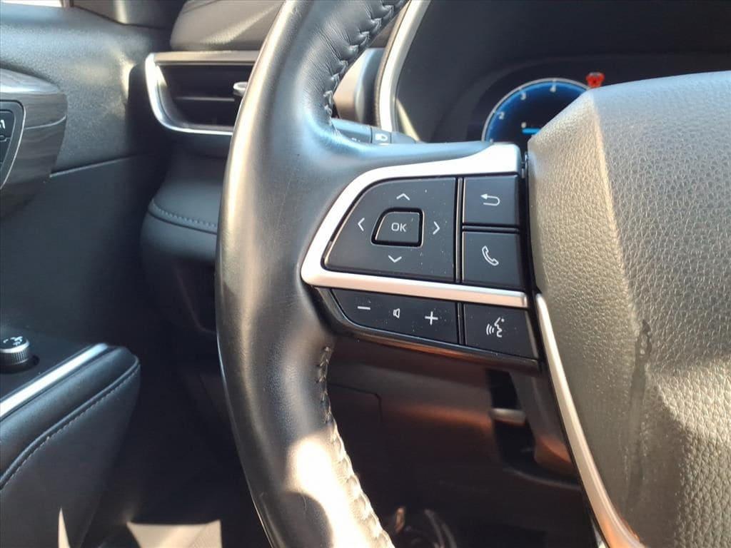 used 2023 Toyota Highlander car, priced at $37,443