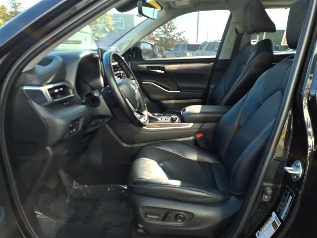 used 2023 Toyota Highlander car, priced at $37,443