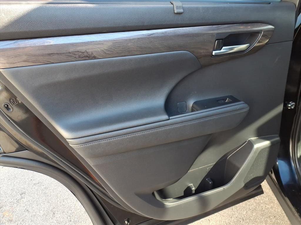 used 2023 Toyota Highlander car, priced at $37,443