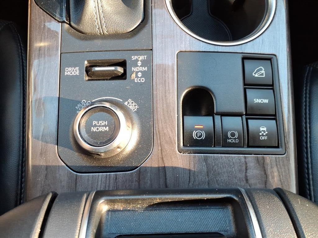 used 2023 Toyota Highlander car, priced at $37,443