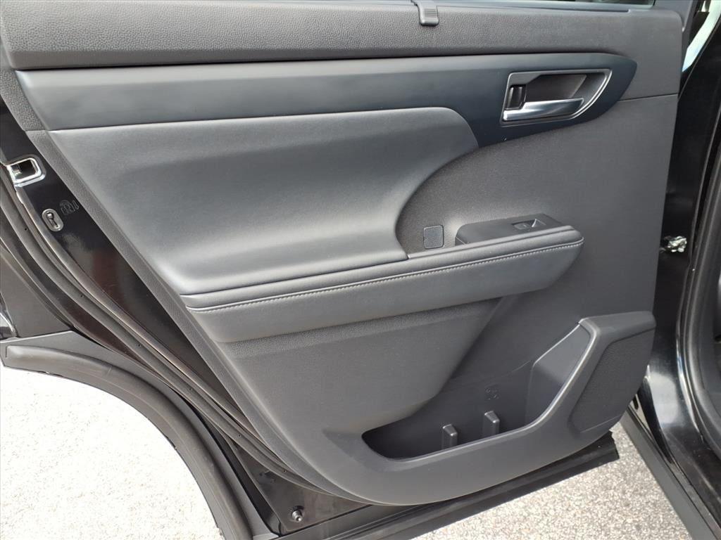used 2021 Toyota Highlander car, priced at $33,438