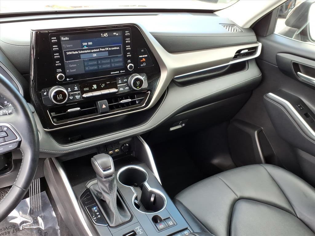 used 2021 Toyota Highlander car, priced at $33,438