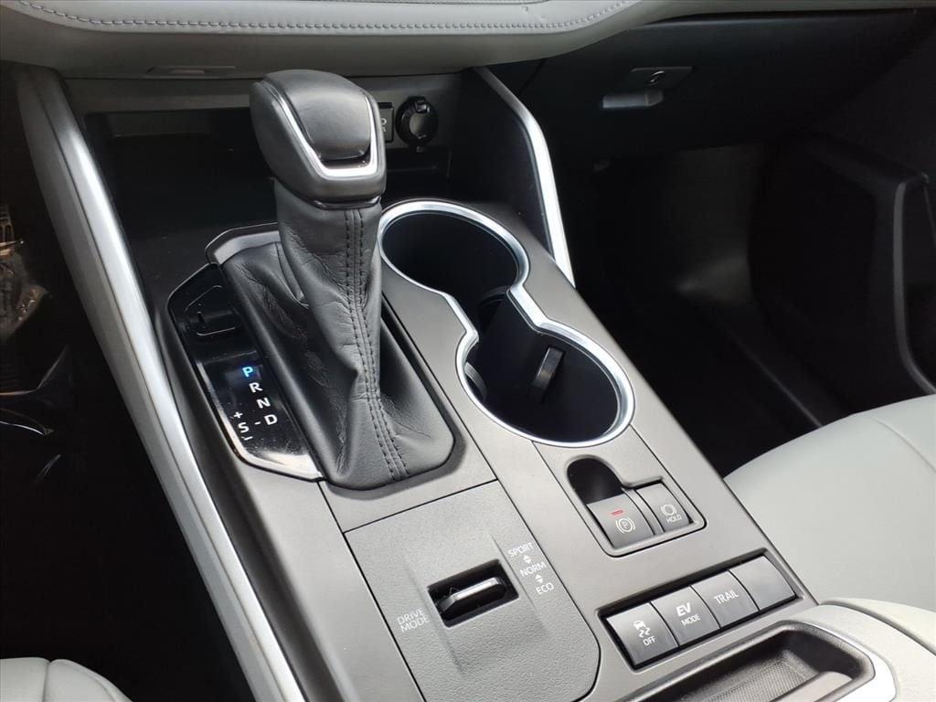 used 2020 Toyota Highlander Hybrid car, priced at $24,786