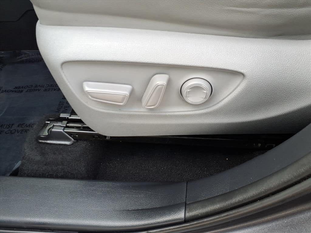 used 2020 Toyota Highlander Hybrid car, priced at $24,786