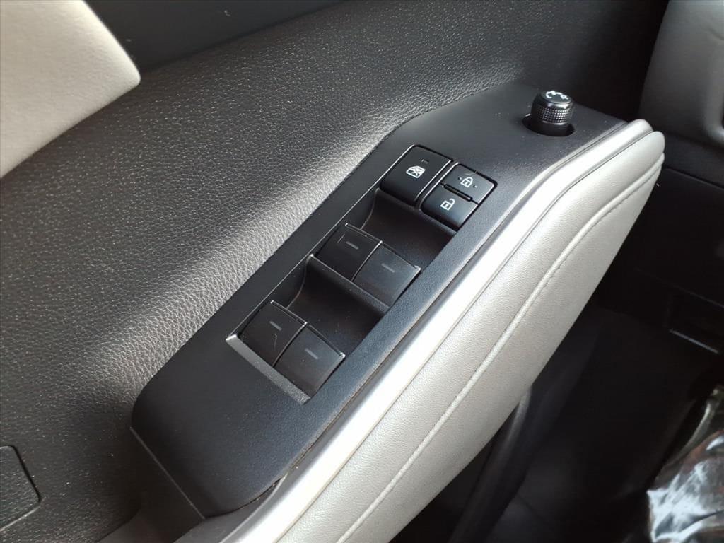 used 2020 Toyota Highlander Hybrid car, priced at $24,786