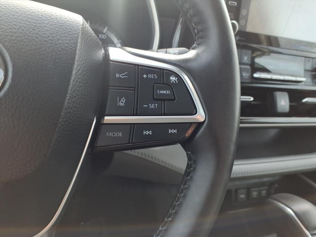 used 2020 Toyota Highlander Hybrid car, priced at $24,786