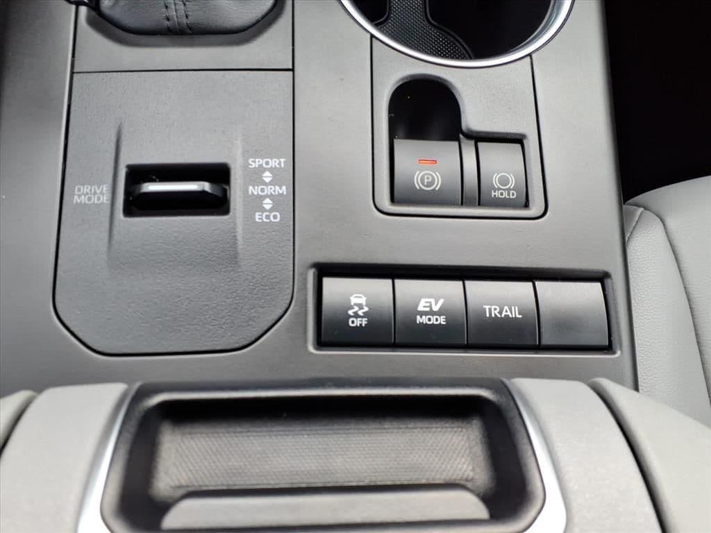 used 2020 Toyota Highlander Hybrid car, priced at $24,786