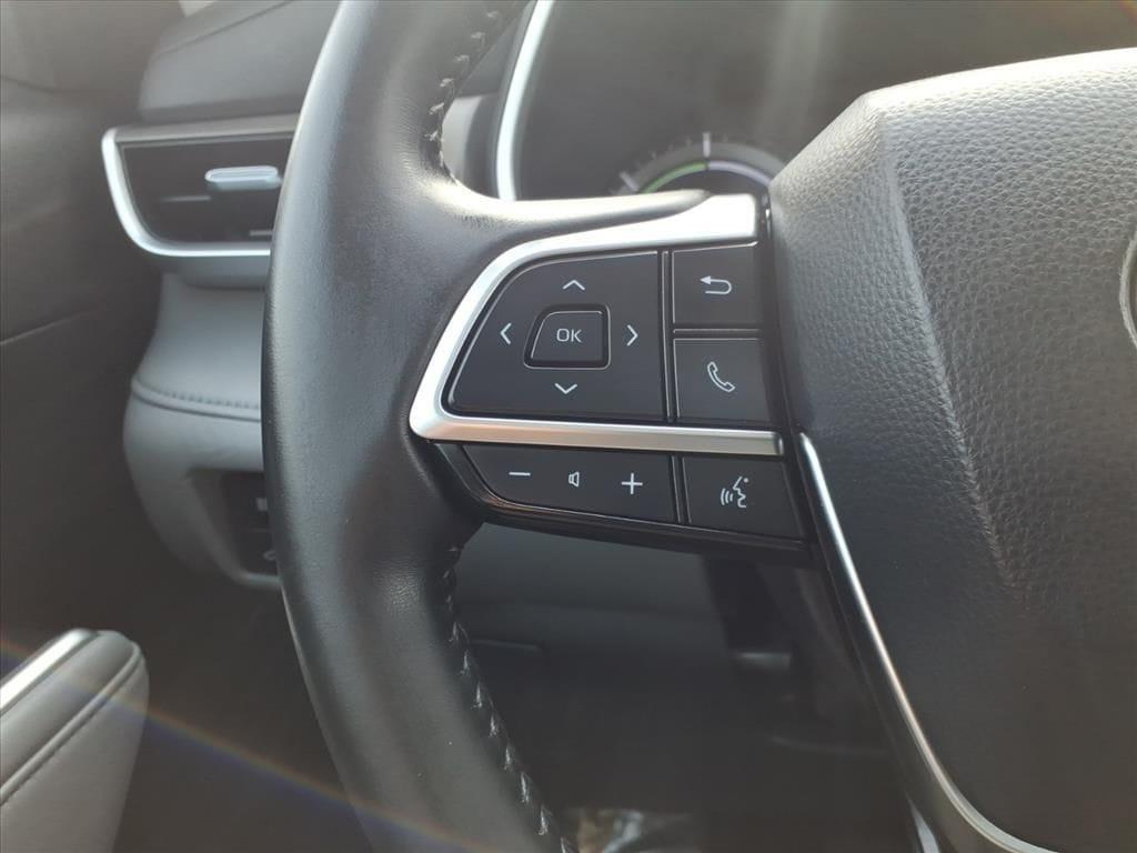used 2020 Toyota Highlander Hybrid car, priced at $24,786