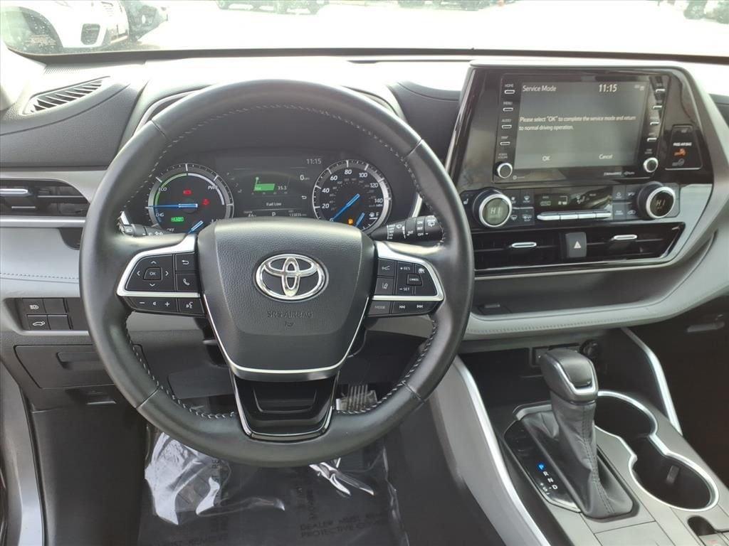used 2020 Toyota Highlander Hybrid car, priced at $24,786