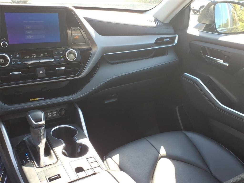 used 2023 Toyota Highlander Hybrid car, priced at $39,577