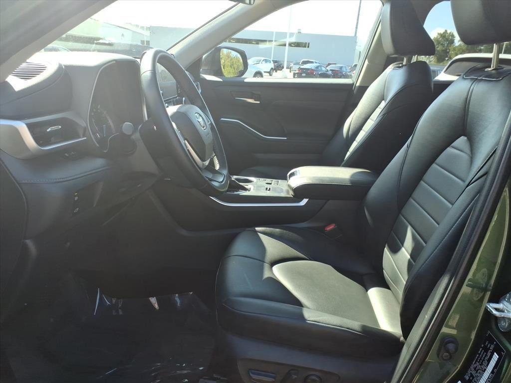 used 2023 Toyota Highlander Hybrid car, priced at $39,577