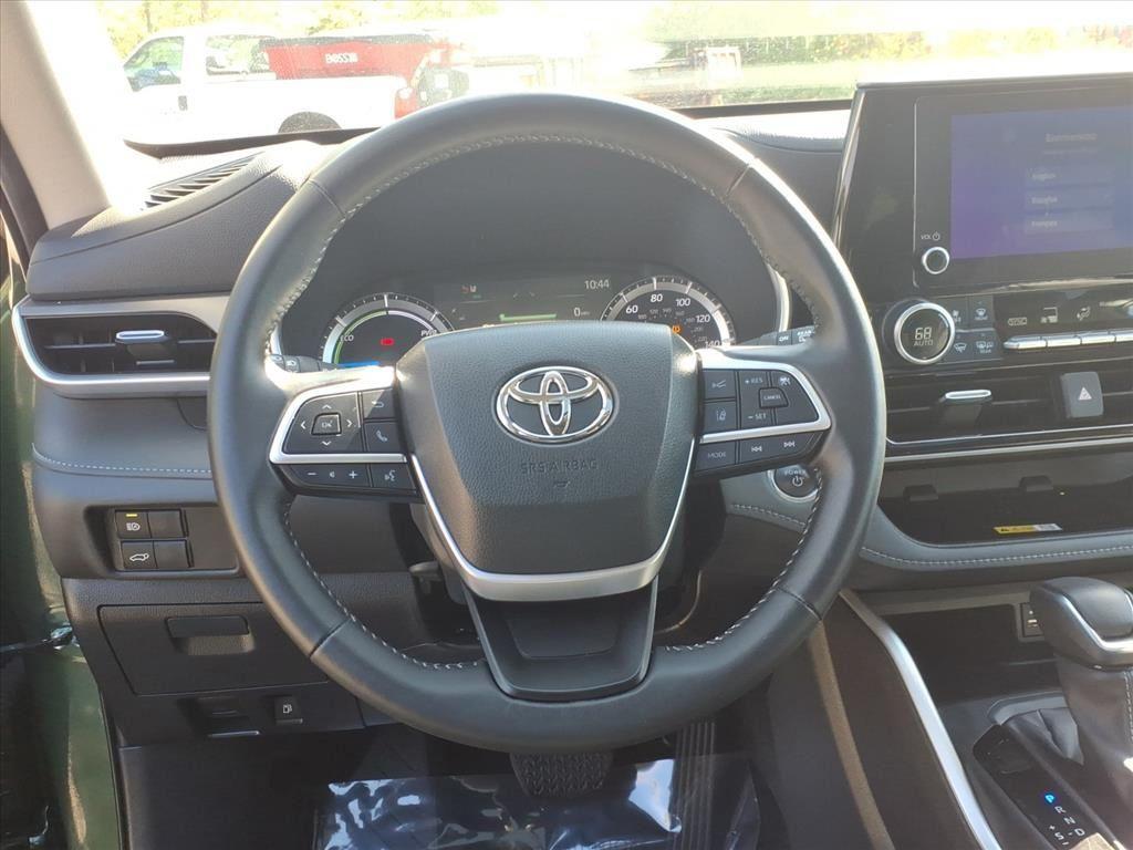 used 2023 Toyota Highlander Hybrid car, priced at $39,577