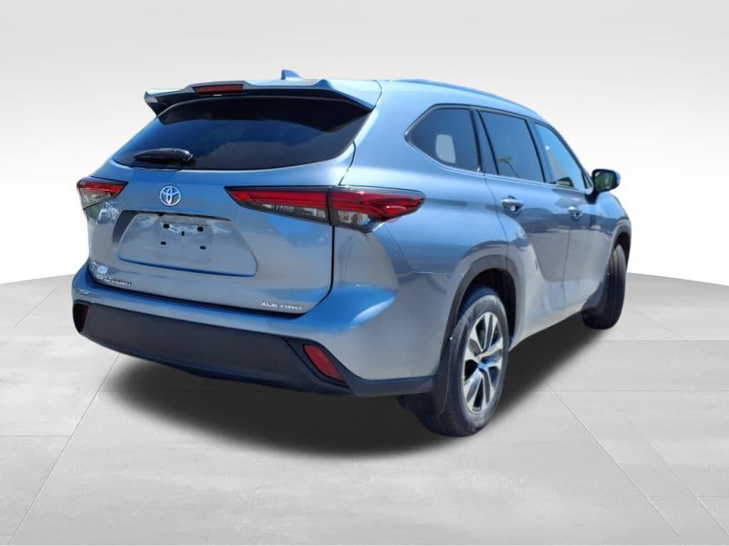 used 2021 Toyota Highlander car, priced at $36,511