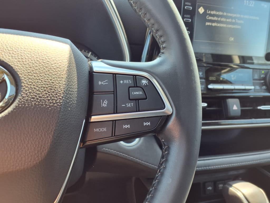 used 2021 Toyota Highlander car, priced at $36,511