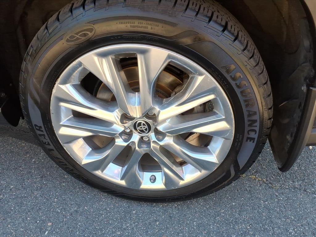 used 2022 Toyota Highlander Hybrid car, priced at $41,853