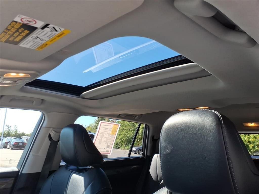 used 2022 Toyota Highlander Hybrid car, priced at $41,853