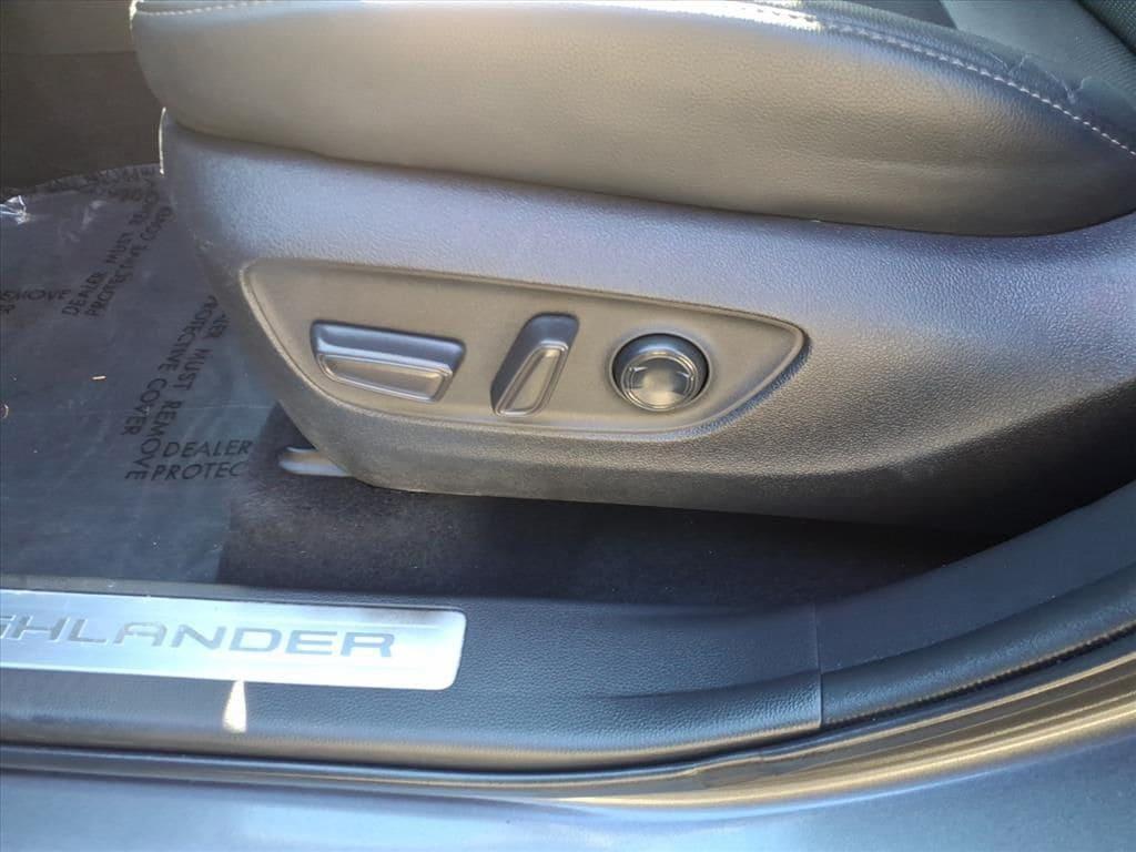 used 2022 Toyota Highlander Hybrid car, priced at $41,853