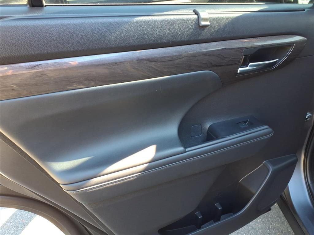 used 2022 Toyota Highlander Hybrid car, priced at $41,853