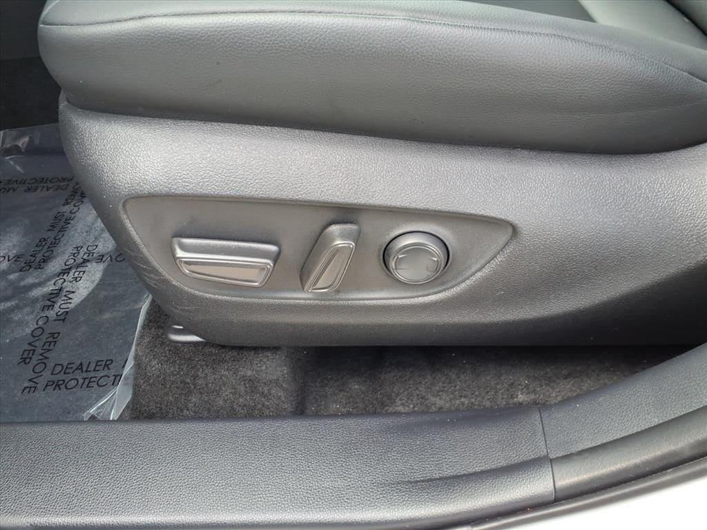 used 2025 Toyota Highlander car, priced at $45,826