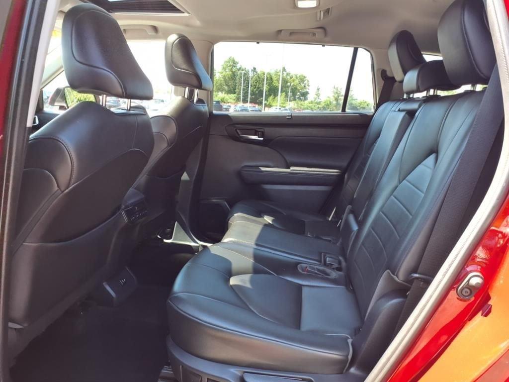 used 2020 Toyota Highlander car, priced at $30,944