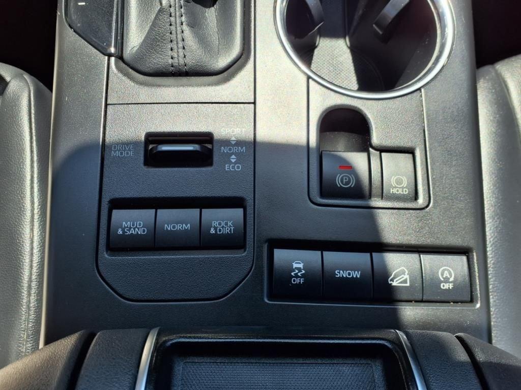 used 2020 Toyota Highlander car, priced at $30,944