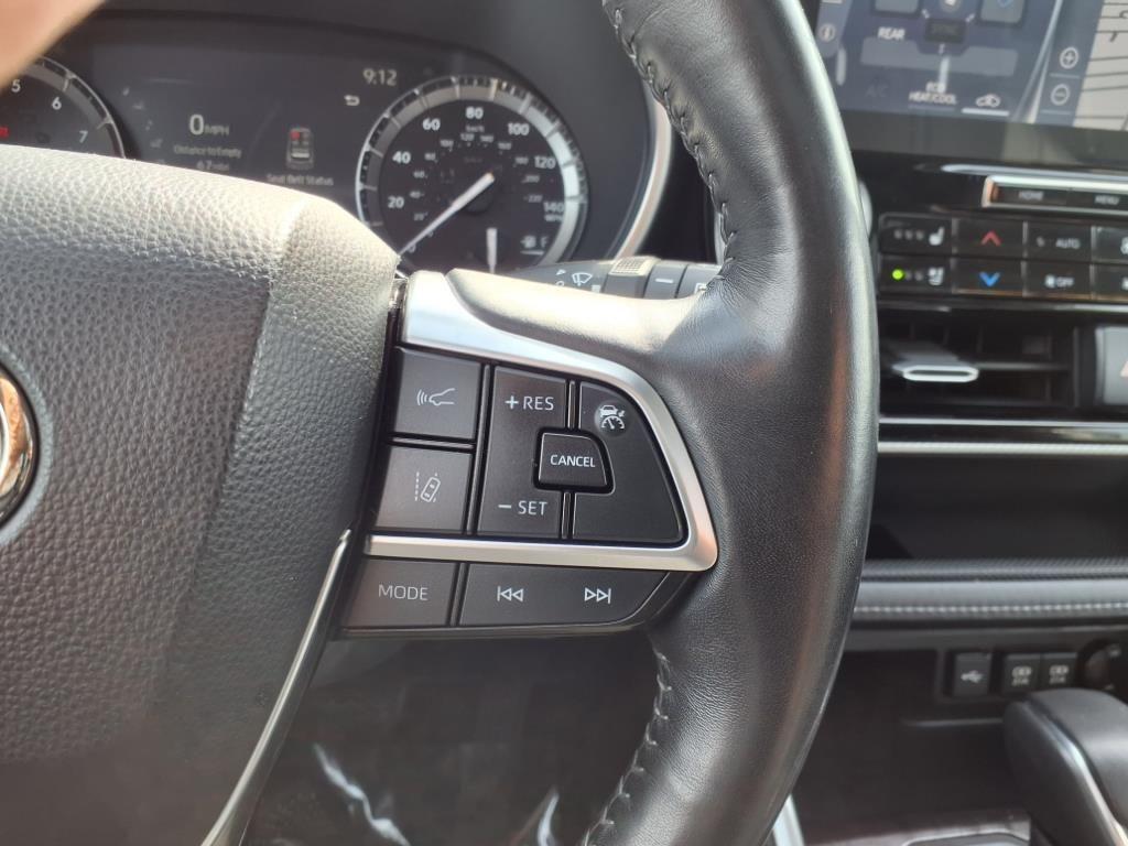 used 2020 Toyota Highlander car, priced at $34,522