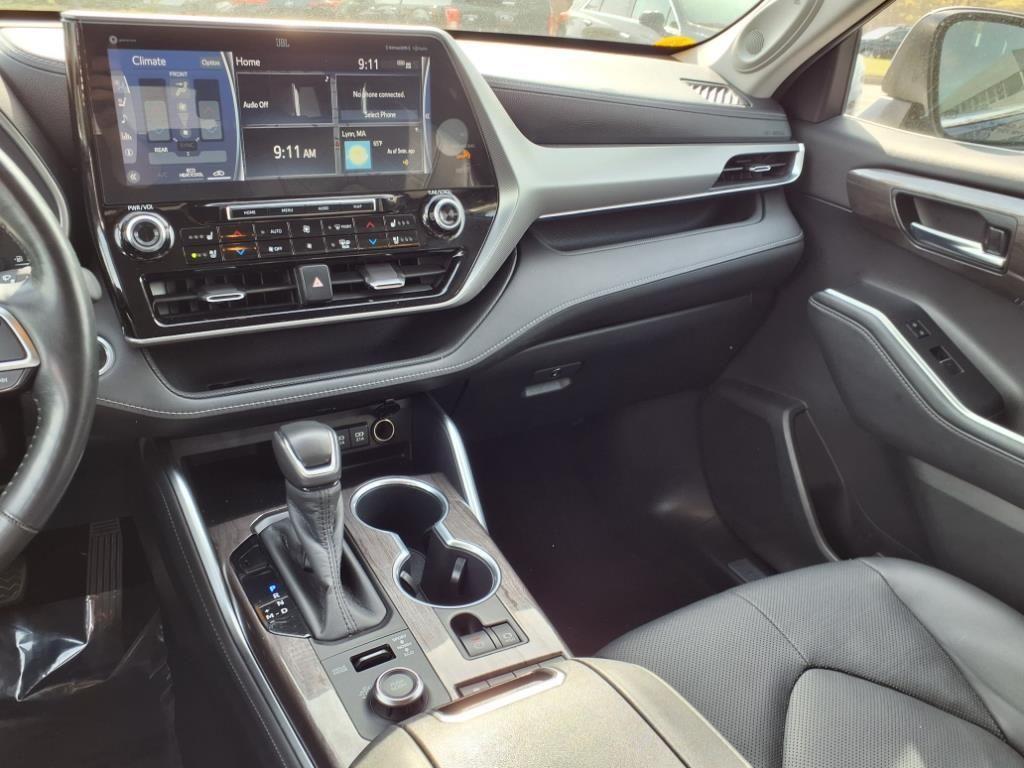 used 2020 Toyota Highlander car, priced at $34,522