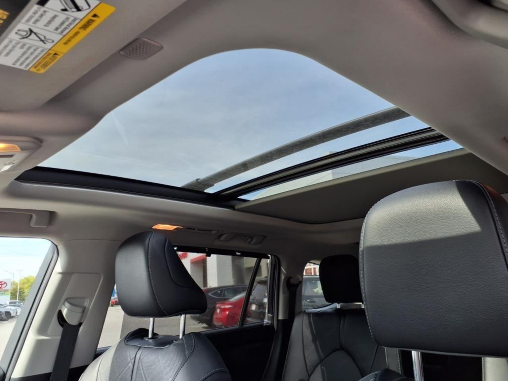 used 2020 Toyota Highlander car, priced at $34,522