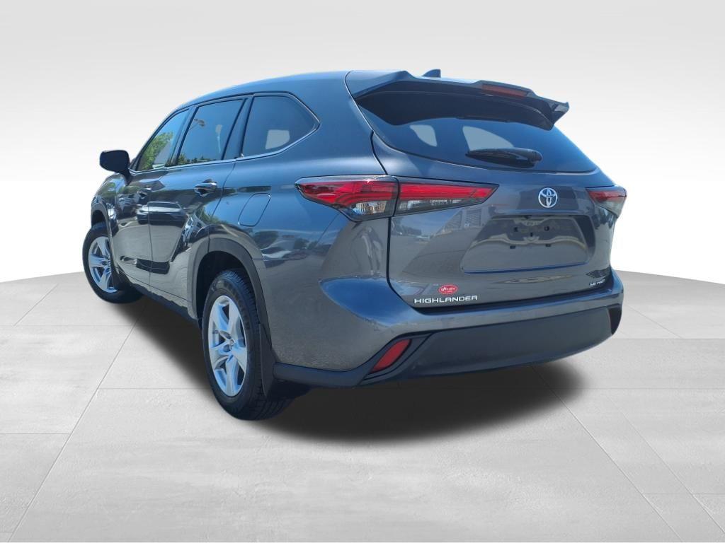 used 2022 Toyota Highlander car, priced at $27,800