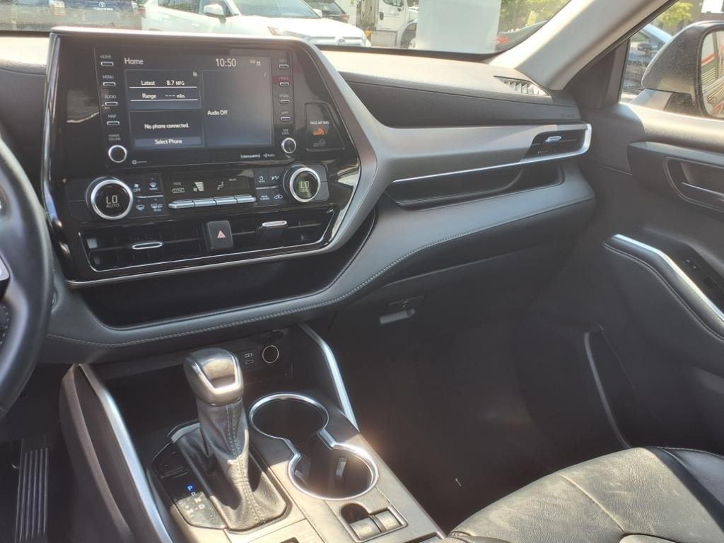 used 2022 Toyota Highlander car, priced at $27,800