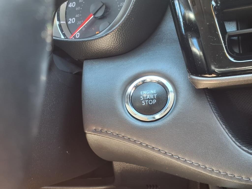 used 2022 Toyota Highlander car, priced at $27,800