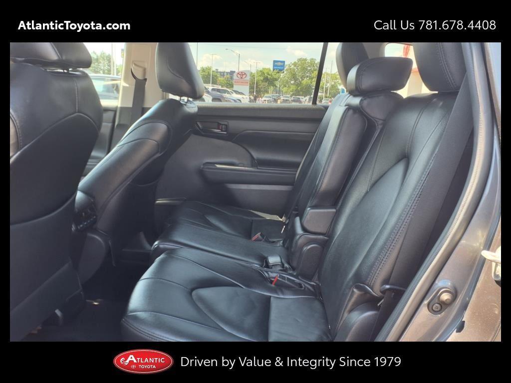 used 2022 Toyota Highlander car, priced at $27,800