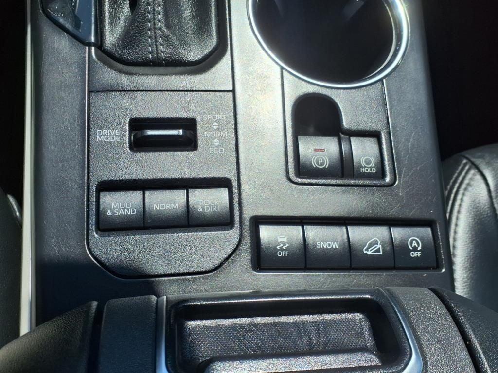 used 2022 Toyota Highlander car, priced at $27,800