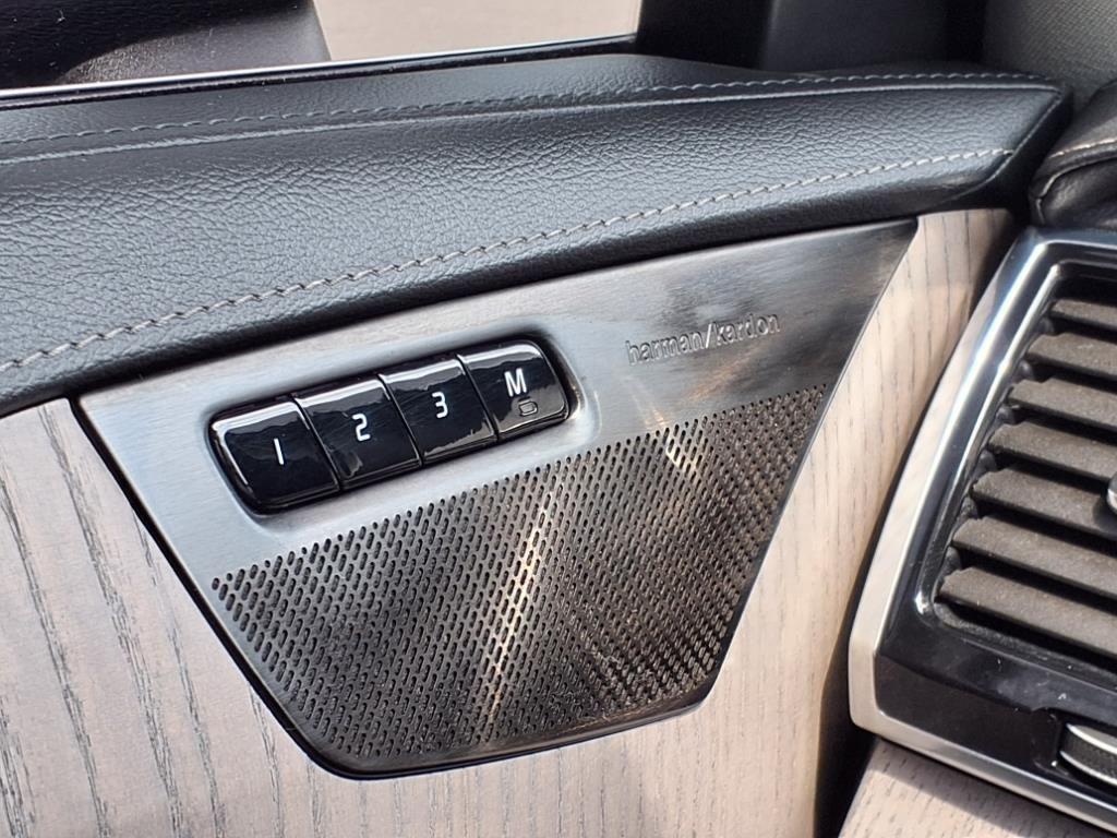 used 2021 Volvo XC90 car, priced at $36,400