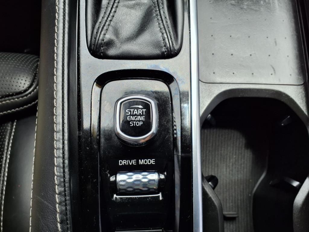 used 2021 Volvo XC90 car, priced at $35,600
