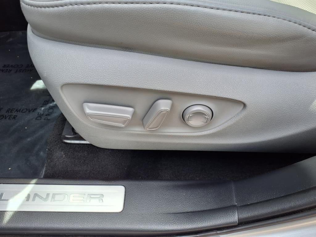 used 2021 Toyota Highlander car, priced at $30,988